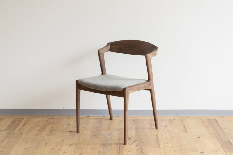 YUNA half arm chair｜ウォールナットの画像